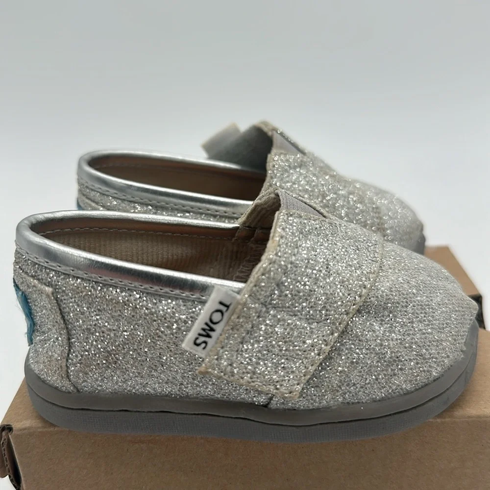 Toms Tiny Classic Silver Glimmer Girls Toddler Flats Toddler Size 4 With Box EUC